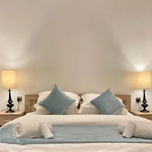 Spacious New 2 Bedroom Apt-in Amazing Location B6 شقة الرياض