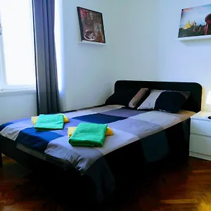 https://pula-center-green-park-apartments-and-rooms.in-istria.net